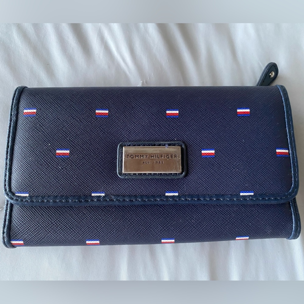 ✨ NWOT ✨ Tommy Hilfiger Navy Wallet w/ Multi-card Slots | Coin Purse & ID Holder